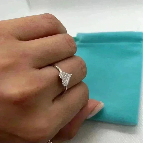 Sterling silver heart ring with cubic zirconia stones - Picture 5 of 5